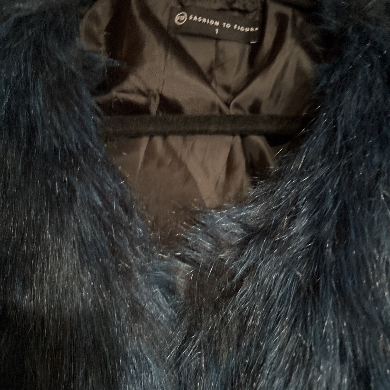 Fashion To Figure Teal Faux Fur Wrap Vest Soft Black Tie Belt Women’s Sz 1 (1x) — image 3 of 5